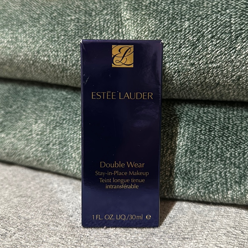 Ester Lauder Double Wear Foundation in Sandbar 3C3